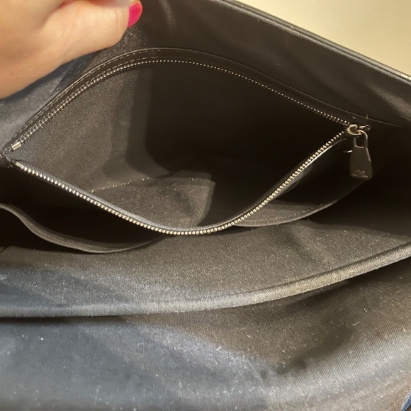 Louis Vuitton Taiga Messenger Bag Black Crossbody Old Money Luxury Maximalist - Picture 8 of 16